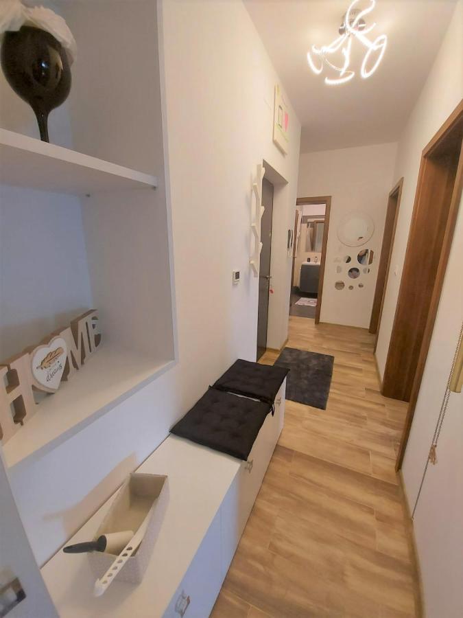 Paula Apartment Dumbravita  외부 사진